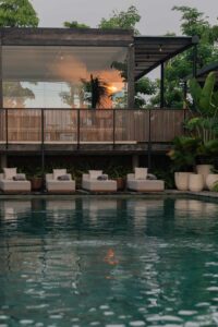 Day bed pool